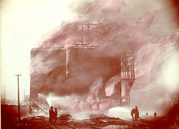 1988 0046 0002 - Midland Elevator burning 1904