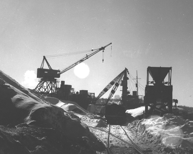 2004 0083 0052 coal dock..