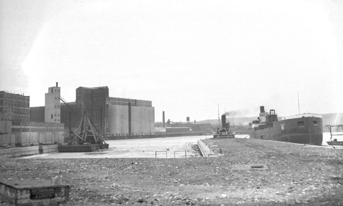 2004 0083 0050 town dock